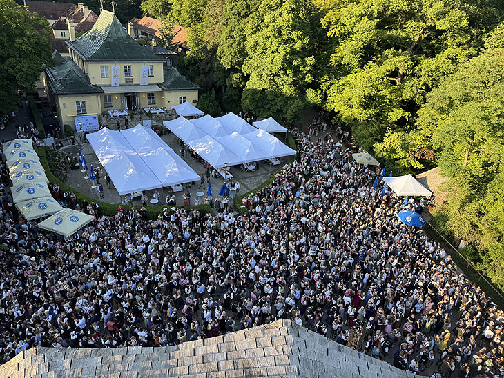 12.000 Besucher beim Kocherlball im Biergarten am Chinesischen Turm 20.07.2025 (©Foto: Martin Schmitz) 